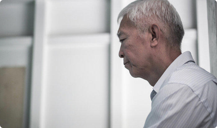 医生：人过五十，身体频繁出现这六个警示，建议及时休息，别大意