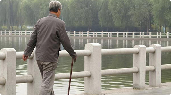有没有糖尿病，散步就知道？患糖尿病的人，散步常有这5种表现