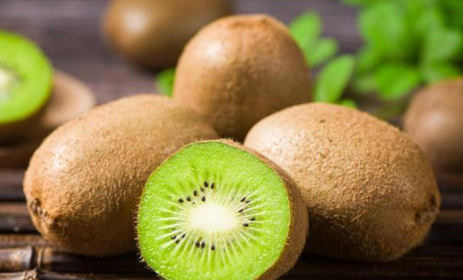 猕猴桃立大功？医生发现：高血糖患者吃猕猴桃时，多注意这2点