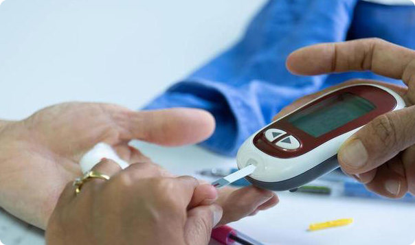 糖尿病患者请注意！医生：早上起床不做这3件事，血糖稳一天