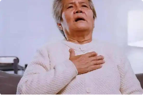 糖尿病人出现这4种表现必须立即住院，当心并发症来临！