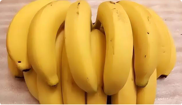 糖尿病人能吃香蕉吗？医生告诫：吃香蕉时要注意这3点，避免吃错