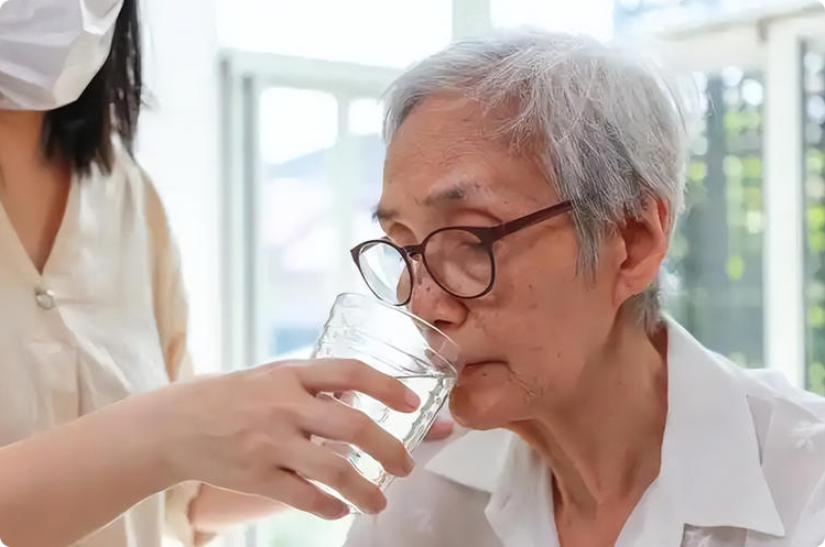 研究发现高血糖患者大量喝水，半年内身体或有4大改变