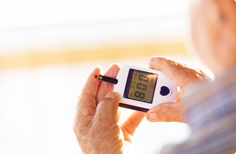 医生：血糖偏高的人可适量吃西红柿，但这2种食物要尽量少吃