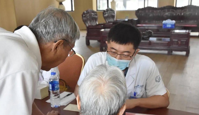 糖尿病患者当心：饭后的这4个小行为要尽早改，是血糖波动的关键