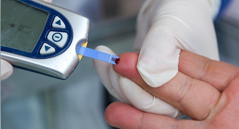 糖尿病人注意：夜间出现这些信号，说明血糖已经超标，要抓紧控制