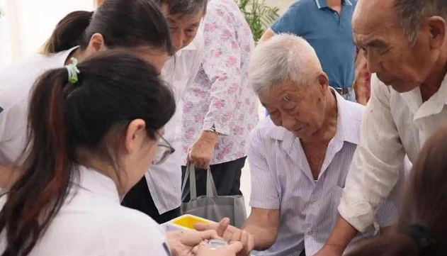 糖尿病一点面条不能吃? 医生忠告：不想病情恶化，这些东西少吃